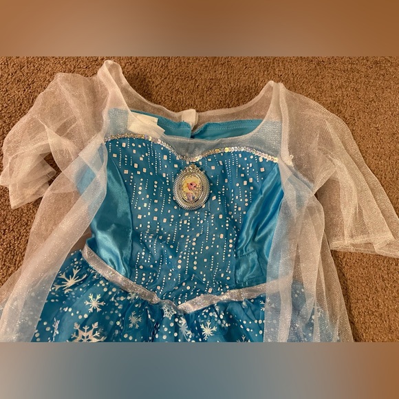 Disney Princess Frozen Elsa Musical Light-Up Dress Plays Let It Go Song Dress-Up - Picture 4 of 15